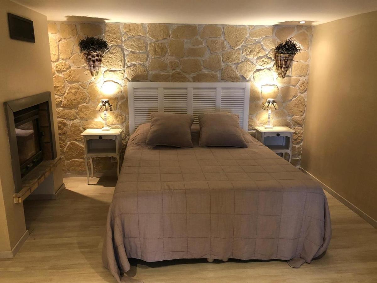 Gite Roussillon Dame Sirmonde Apartment Luaran gambar